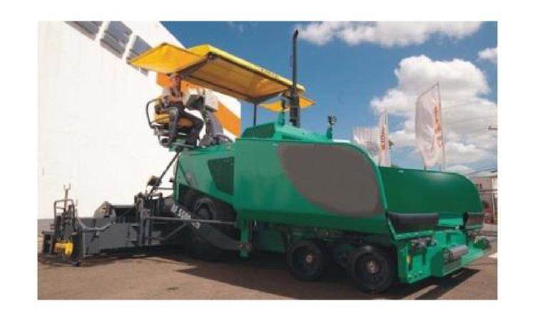 VIBROACABADORA DE ASFALTO SOBRE ESTEIRAS, LARG. PAVIMENT. 1,90 A 5,3 M, POT. 78 KW/105 HP, CAP. 450 T/H