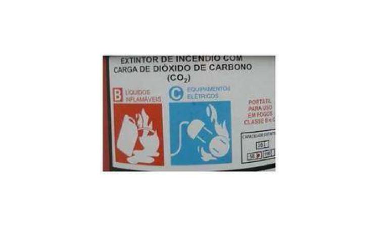 EXTINTOR DE INCENDIO PORTATIL COM CARGA DE GAS CARBONICO CO2 DE 4 KG, CLASSE BC