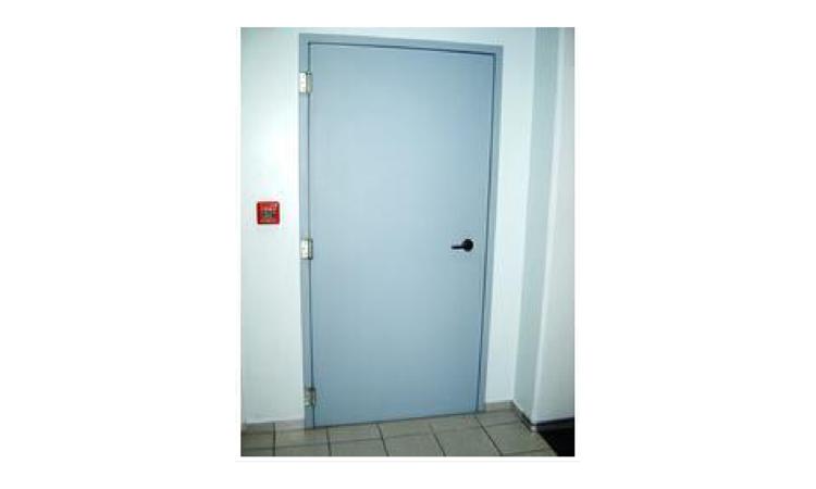 PORTA CORTA-FOGO SIMPLES PARA SAIDA DE EMERGENCIA, 1 FOLHA DE ABRIR, 5 CM, ACABAMENTO NATURAL / SEM PINTURA, COM FECHADURA TIPO TRINCO, DOBRADICAS E BATENTE, VAO LUZ DE 90 X 210 CM, CLASSE P-90 (NBR 11742)