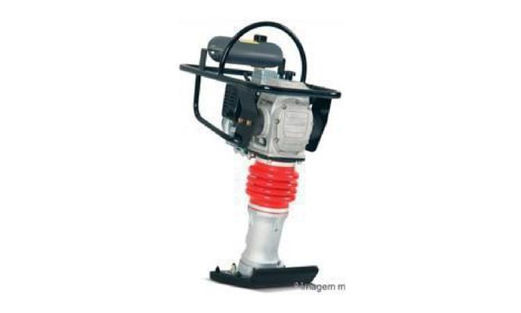 COMPACTADOR DE SOLO A PERCUSSAO (SOQUETE), A GASOLINA 4 TEMPOS, PESO 55 A 65 KG, FORCA DE IMPACTO 1.000 A 1.500 KGF, FREQ. 600 A 700 GOLPES P/ MINUTO, VELOCIDADE TRABALHO DE 10 A 15 M/MIN, POT. DE 2,00 A 3,00 HP