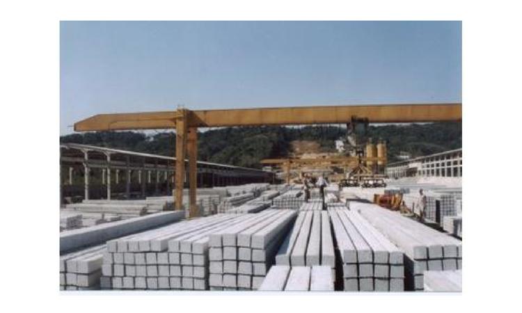 ESTACA PRE-MOLDADA MACICA DE CONCRETO VIBRADO ARMADO, PARA CARGA DE 25 T, SECAO QUADRADA DE *16 X 16*, COM ANEL METALICO INCORPORADO A PECA (SOMENTE FORNECIMENTO)