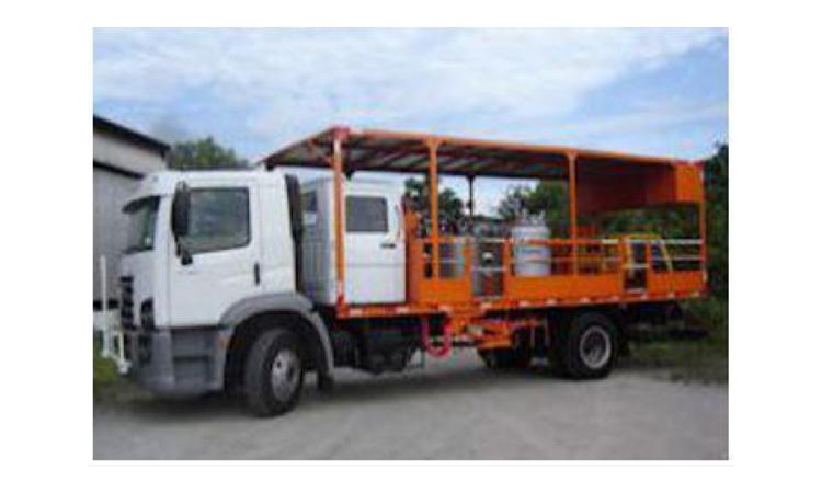 EQUIPAMENTO PARA DEMARCACAO DE FAIXAS DE TRAFEGO A FRIO, A SER MONTADO SOBRE CAMINHAO DE PBT MINIMO DE 9 T E DISTANCIA MINIMA ENTRE EIXOS DE 4,3 M, CAPACIDADE PARA 800 L DE TINTA (INCLUI MONTAGEM, NAO INCLUI CAMINHAO)