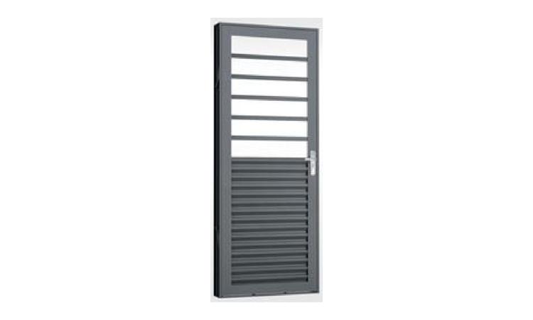 PORTA DE ABRIR EM ACO, COM DIVISAO HORIZONTAL PARA VIDROS, 90 X 210 CM, COM FUNDO ANTICORROSIVO/PRIMER DE PROTECAO, INCLUI FECHADURA, MACANETA E PARAFUSO, SEM GUARNICAO/ALIZAR/VISTA, VIDROS NAO INCLUSOS