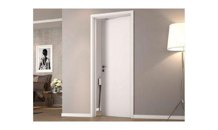 KIT PORTA PRONTA DE MADEIRA, FOLHA PESADA (NBR 15930) DE 800 X 2100 MM, DE 40 MM A 45 MM DE ESPESSURA, NUCLEO SOLIDO, CAPA LISA EM HDF, ACABAMENTO MELAMINICO BRANCO (INCLUI MARCO, ALIZARES, DOBRADICAS E FECHADURA EXTERNA)