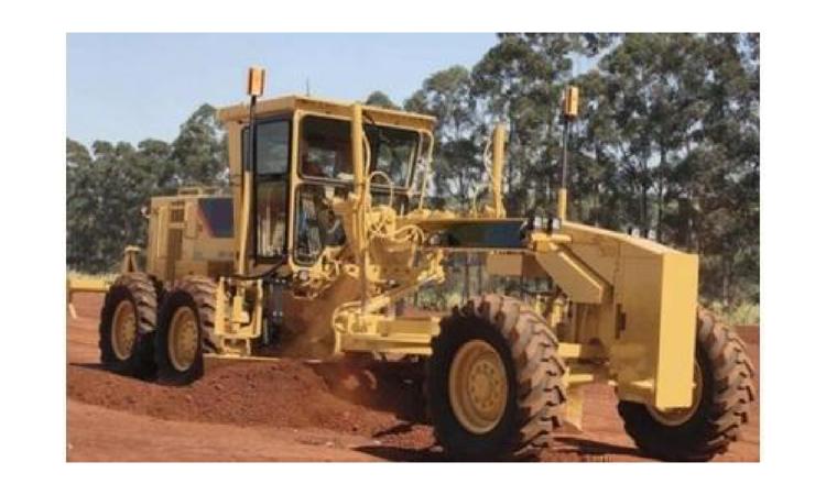 MOTONIVELADORA POTENCIA BASICA LIQUIDA (PRIMEIRA MARCHA) 125 HP, PESO BRUTO 13843 KG, LARGURA DA LAMINA DE 3,7 M