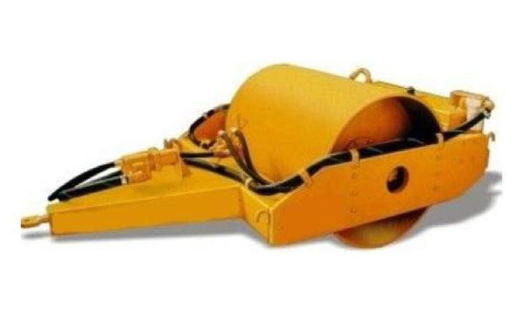 ROLO COMPACTADOR VIBRATORIO REBOCAVEL, CILINDRO DE ACO LISO, POTENCIA DE TRACAO DE 65 CV, PESO DE 4,7 T, IMPACTO DINAMICO TOTAL DE 18,3 T, LARGURA DO ROLO 1,67 M